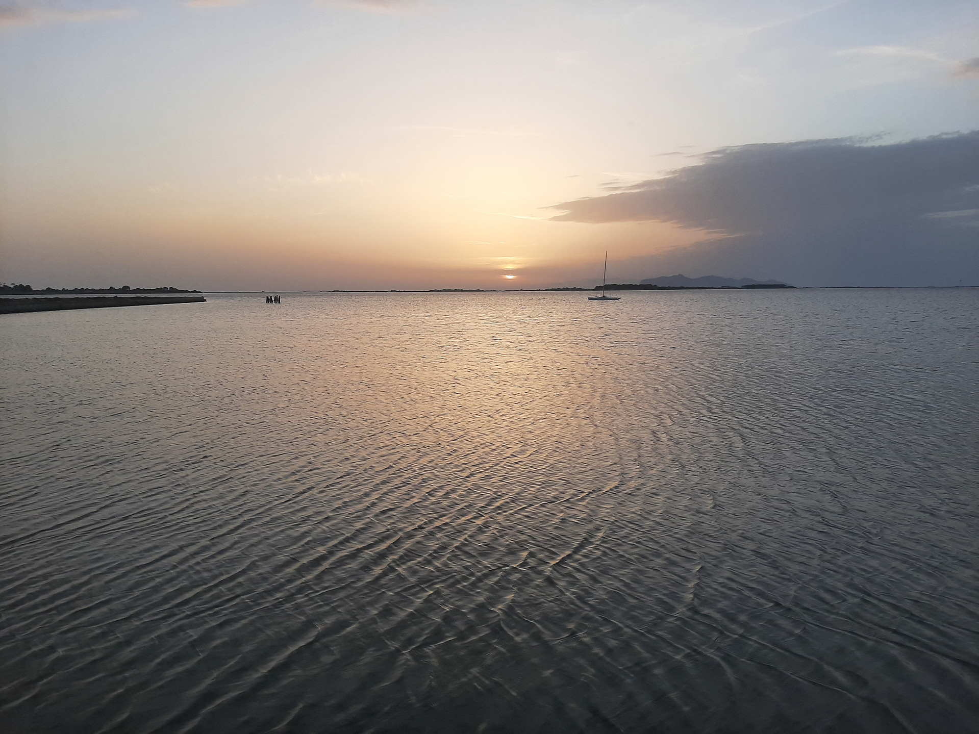 Paesaggio sul mare al tramonto, immagine di apertura